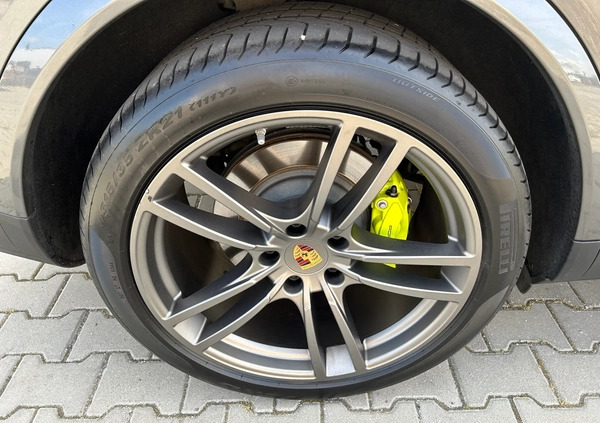 Porsche Cayenne cena 388000 przebieg: 45000, rok produkcji 2019 z Łęczna małe 277